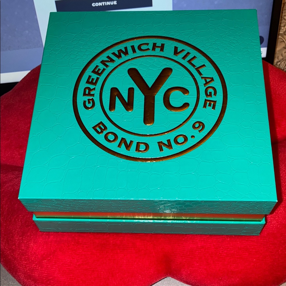 Bond No. 9 New York Greenwich Village Box - Teal and Gold